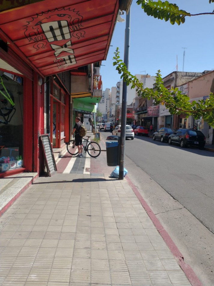 Alquiler Local. Barrio Centro. Alvear 448