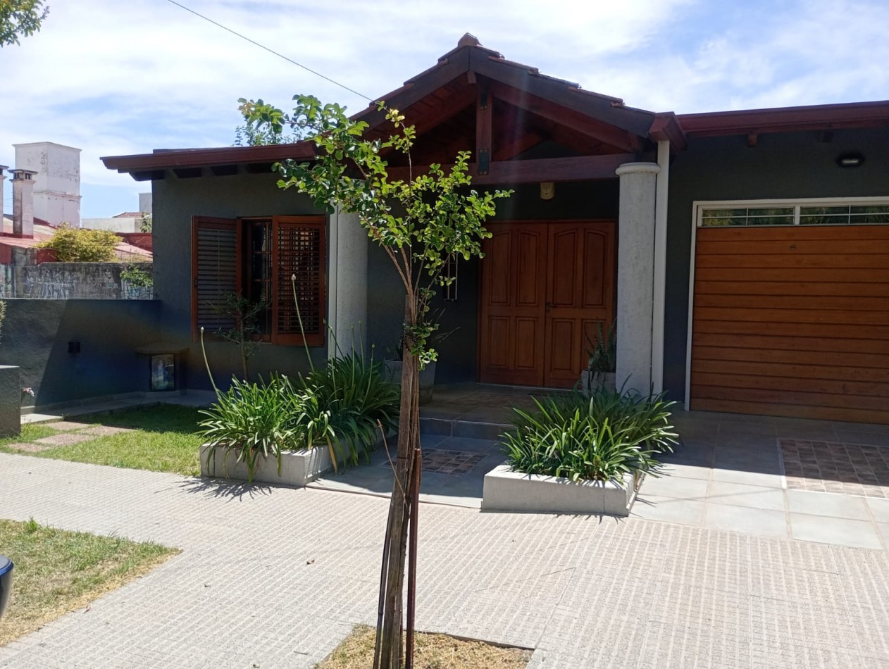 Venta casa 3 Dormitorios- Barrio Quebrada de las Rosas