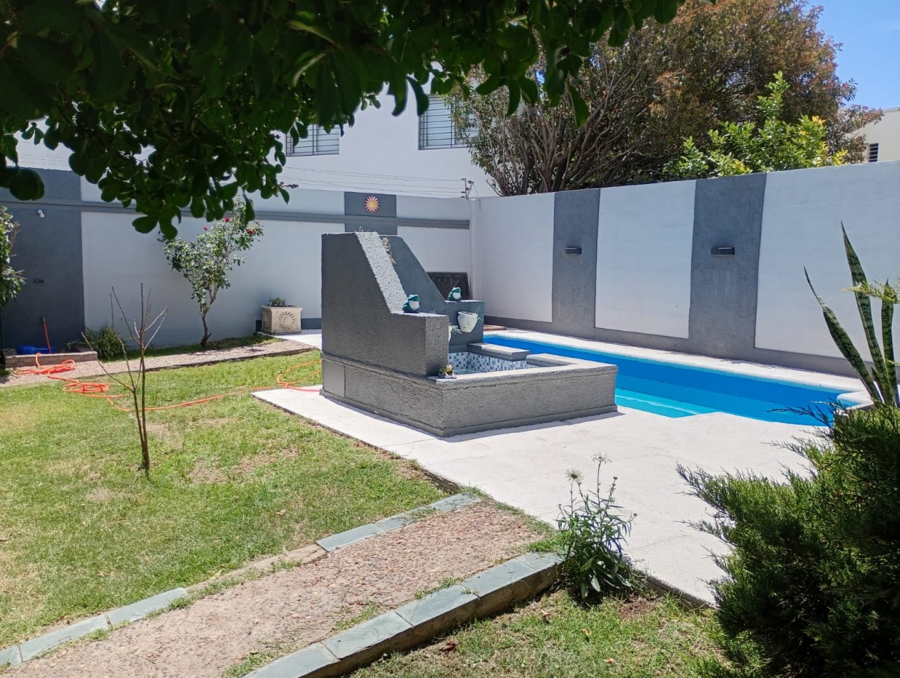 Venta casa 3 Dormitorios- Barrio Quebrada de las Rosas